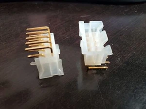 Connettori e Interruttori 10 Pin Oro 2 X 5 Pin Angolo Retto Femmina per Pz 8PCS - Foto 1 di 1