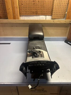 2009 英菲尼迪 G37x 轿车内部中心控制台组件黑色原始设备制造商 — 第 1/4 张图片