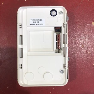 Honeywell T8411R Thermostat - Picture 1 of 3