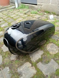 réservoir triumph Bonneville t 140 noir remis à neuf - Photo 1/1