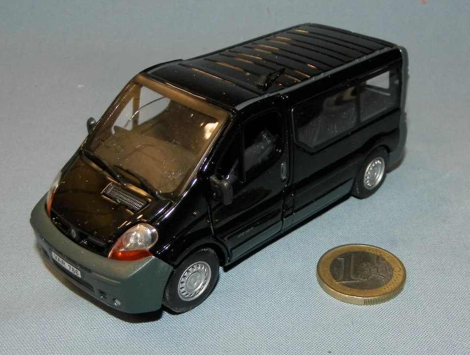 Hongwell 1/43 : Renault Trafic Minibus 2005 (1ière version - portes ouvrantes) N - Photo 1/4