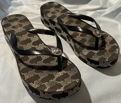 Michael Kors Women's Flip Flops Size 8 Black With Silver Accents Pre Owned Nice - Image 1 of 2