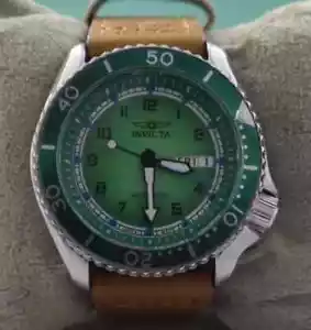 Beautiful INVICTA Diver Automatic Rotating Bezel Green Dial Day/Date Wristwatch - Picture 1 of 8