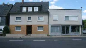 Wohnhaus mit Ausstellungsfläche u. großer Dachterrasse - Bild 1 von 8