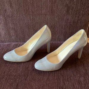 NINE WEST Grey Patent Court Shoes Heels Handjive In Box UK 7 US 9W BNIB - Picture 1 of 15