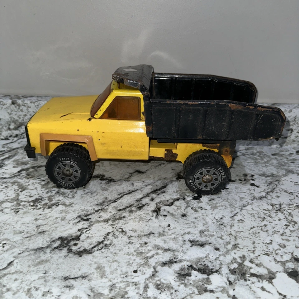 Vintage 1983 Tonka Chevy dump truck pressed steel toy truck. USA - Image 1 of 4