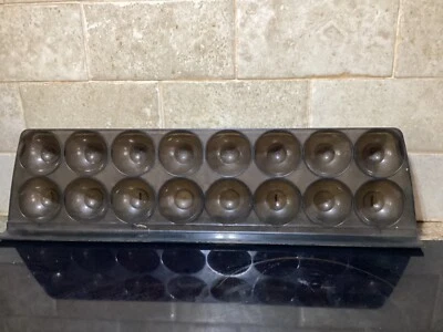 Pieza refrigerador Amana: bandeja de almacenamiento de huevos, puerta lateral, 16"x 4", plástico, humo Foto 1 de 4