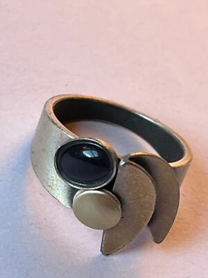 Banda cónica de color níquel y dorado con arbusto marcado POLY con medias lunas y negro ovalado Foto 1 de 4