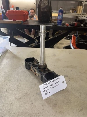 Abrazadera de árbol triple inferior 16-22 Ktm 450 Sxf OEM 7900103202230  Foto 1 de 4