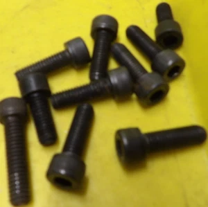 (10) 8 MM INNENSECHSKANTSCHRAUBEN (1) IST LÄNGER ALS DER REST. - Bild 1 von 1