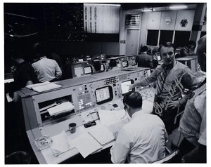 NASA Autografo GERRY GRIFFIN Lead Flight Director APOLLO 15 Mission Control264 - Foto 1 di 1