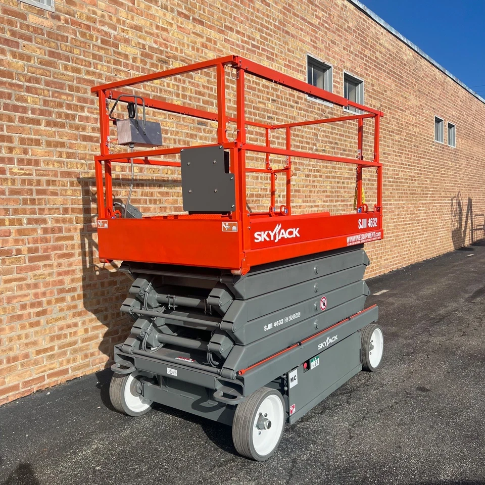 Elevador de tijera Skyjack SJIII 4632 restaurado - eléctrico | altura de plataforma de 32 pies Foto 1 de 4