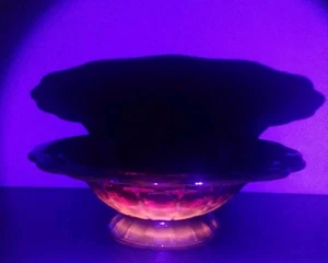 Amberina cadmium UV Glow Candy Dish With Small Flea Bite - Picture 1 of 6