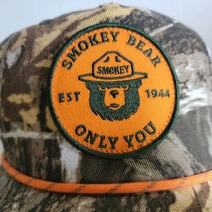 Smokey The Bear Forest Truckermütze tarnfarben Druckknopflasche Seil Akzent Mad Engine Einheitsgröße - Bild 1 von 7