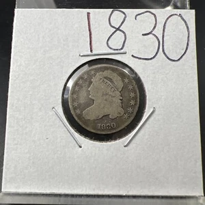 Moneda de diez centavos de plata busto con tapa 1830 P mediana variedad 10c en muy buen estado muy buen circuito - Imagen 1 de 10
