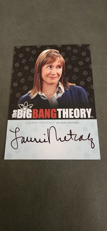 The Big Bang Theory Season 3&4 A12 Laurie Metcalf Autograph Card  - Image 1 of 2