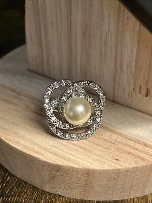 NRT 适用于雅芳银色透明水晶水钻人造珍珠声明戒指 尺寸 7 — 第 1/4 张图片