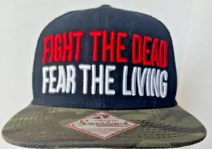 Cappellino The Walking Dead "Fight the Dead Fear the Living" AMC Snapback - Foto 1 di 5