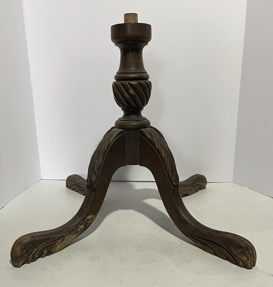 Base de mesa de cuatro patas estilo Chippendale de madera antigua Foto 1 de 4