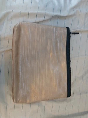 Bolsa de Maquillaje Lancome Dorada Cosmética Metálica Oro Rosa Bolsa de Viaje Foto 1 de 4