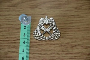 GORRA BOINA DEL EJÉRCITO KUWAITÍ ORIGINAL INSIGNIA METAL ANODIZADO - Imagen 1 de 2