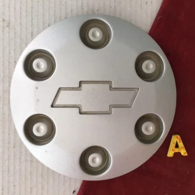 #A 2004 - 2009 Chevrolet Colorado Silver OEM Center Cap P/N 9593979 - Изображение 1 из 2