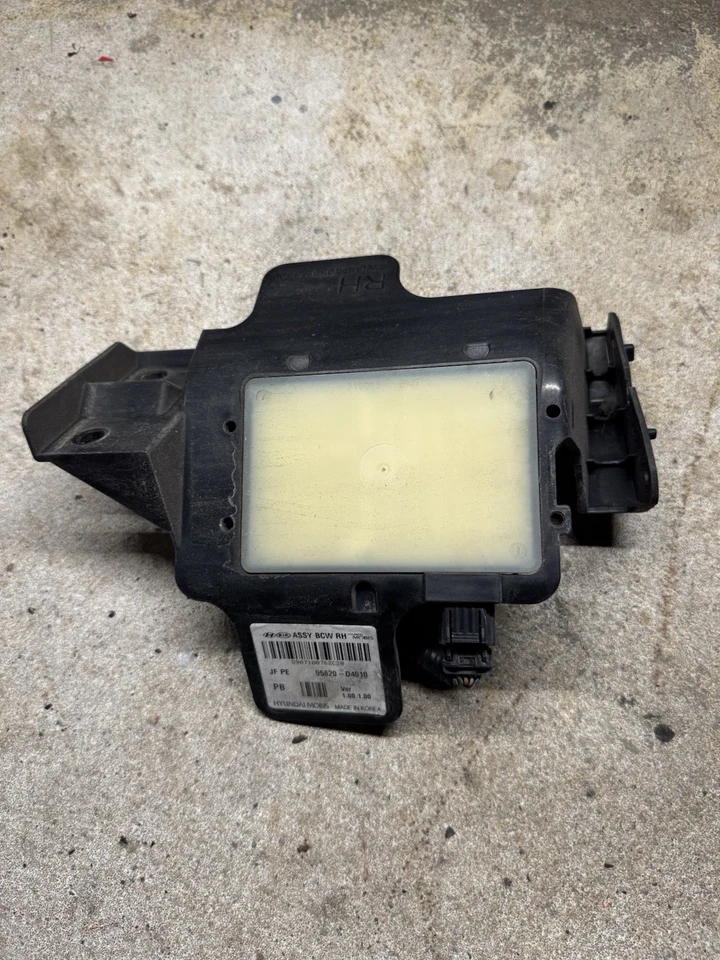 2019-2020 Kia Optima Rear Right RH Blind Spot Radar Sensor OEM 95820-D4010 - Imagen 1 de 4