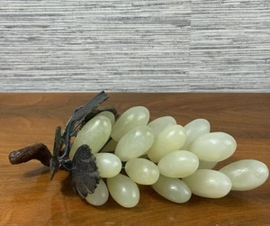 Vintage Green Jade Grapes On Vine Cluster With Carved Stone Leaves 1960s - Picture 1 of 9