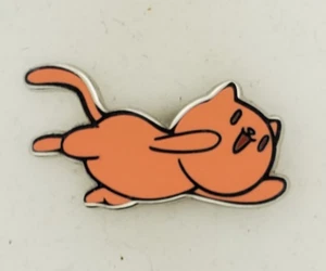 Prendedor humorístico de sombrero de solapa de gatito naranja feliz salto - Imagen 1 de 4