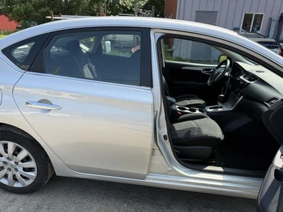 Nissan Sentra 2013-2019 basculante lateral del pasajero derecho con poste plateado Foto 1 de 4