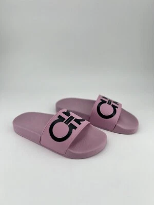 Slides com estampa rosa Ferragamo Gancini - Imagem 1 de 4