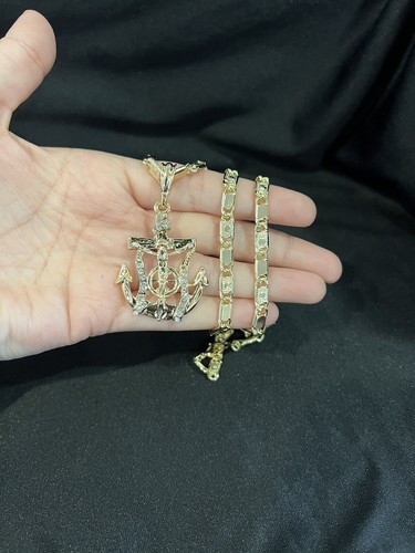 Ciondolo ancora crocifisso Gesù Dio uomo donna placcato oro e catenina Valentino