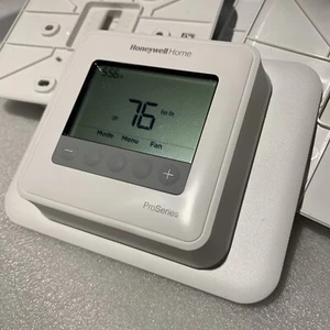 Honeywell TH4110U2005/U T4 Pro Program Mable Thermostat (white) bundel of 3 - Picture 1 of 6