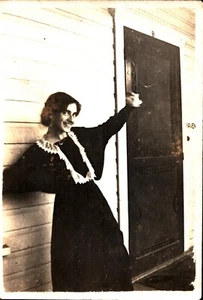 VTG Photo Beautiful Ethnic Woman, Lace, Fashion, Excited - Picture 1 of 2