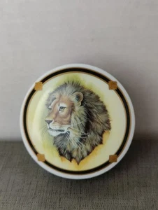 Löwe Schmuckschatulle Lynn Chase afrikanische Porträts mit gelbem Schnabel Nashornvogel - 1995 - Bild 1 von 7