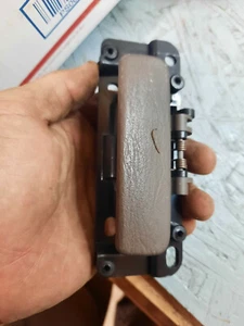 02 03 04 05 06 07 JEEP LIBERTY GLOVE BOX LATCH - OEM - LOT 5 - Picture 1 of 2