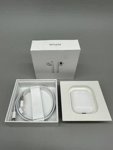 Apple AirPods 2nd Generation A2031 with Charging Case -Good - Photo 1 sur 6