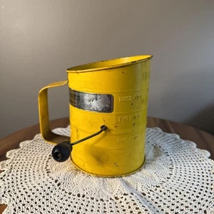 VINTAGE BROMWELL'S YELLOW MEASURING 3 CUP SIFTER BLACK HANDLE - - Picture 1 of 4