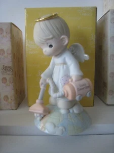 Precious Moments With A Little Help From Above 2004 111897 firmado nuevo en caja - Imagen 1 de 3