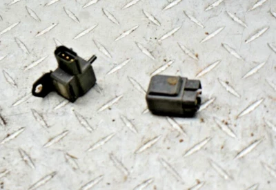 R2-7 两个发动机传感器 99 铃木 GSXR750 GSXR 750 1999 年美国免运费 — 第 1/4 张图片