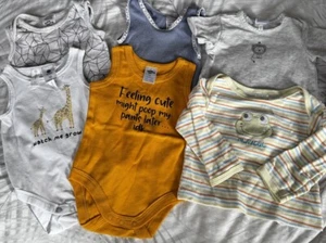 Unisex Baby Clip Up Singlet And Two Shirts X 6 One Piece And Tops Sz 00 - Picture 1 of 10