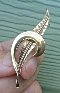 Broche RETRO plume or jaune 9 carats h/m 1991 marque import Birmingham - Photo 1/6