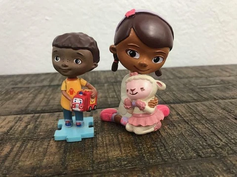 Donny Donnie 2.5" PVC Disney Junior Doc McStuffins Holding Lambie 3" Cake Topper Cover