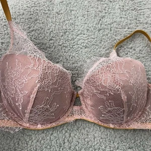 Victoria Secret Bra 32DD Plunge Lined Plunge - Picture 1 of 13