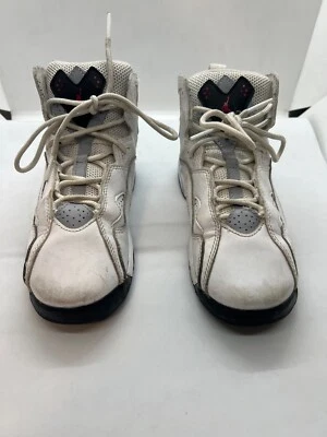 Jordan True Flight Boys Ginásio Branco Vermelho Preto Cinza Lobo Tamanho EUA 2Y Usado - Imagem 1 de 4