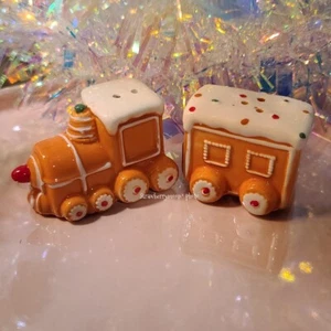Cracker Barrel Gingerbread Train Frosting Sprinkles Cristmas Salt Pepper Shaker - Picture 1 of 3