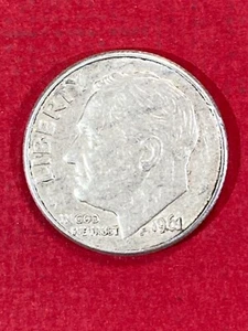 1961 D United States 10 Cent Silver Coin Circulated - Picture 1 of 2