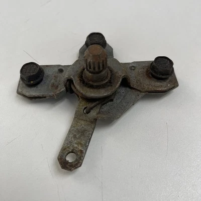 Механизм защелки дверной ручки 1965 66 67 Chevrolet Impala LH B3 - Изображение 1 из 3