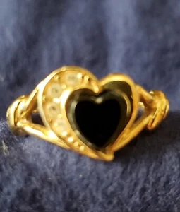 VINTAGE AVON HEART BLACKSTONE RING - Picture 1 of 3