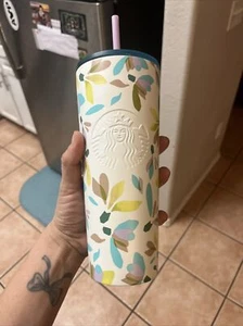 Starbucks 2023 Edelstahl weiß Blumenmuster kalte Tasse Schneeflotte 24 Unzen - Bild 1 von 4